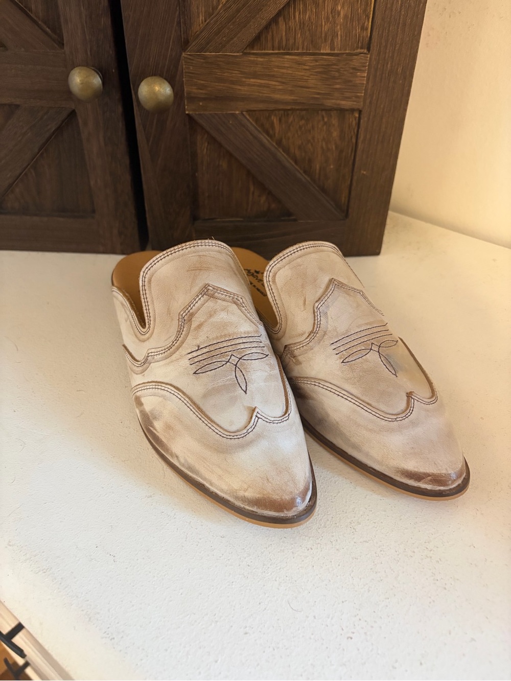 Women's Leather Slip-On Mules in Distressed Cream